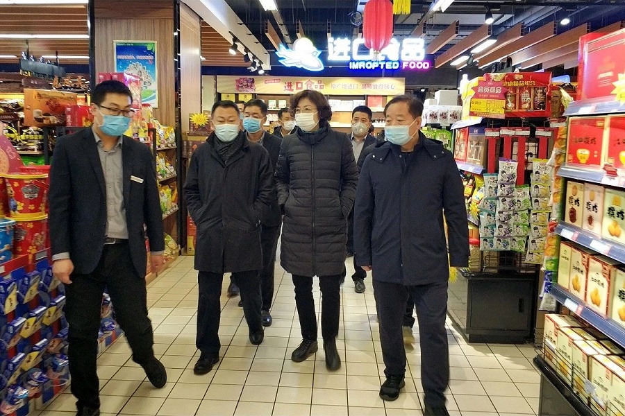 市委書記張惠一行蒞臨新瑪特購(gòu)物廣場(chǎng)視察疫情防控及市場(chǎng)供應(yīng)情況